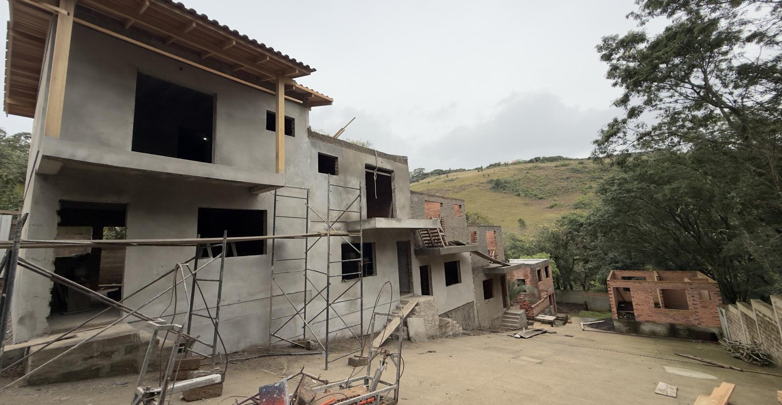 Obra da casa 13 do Bosque Alpino, segunda fase, em junho de 2026