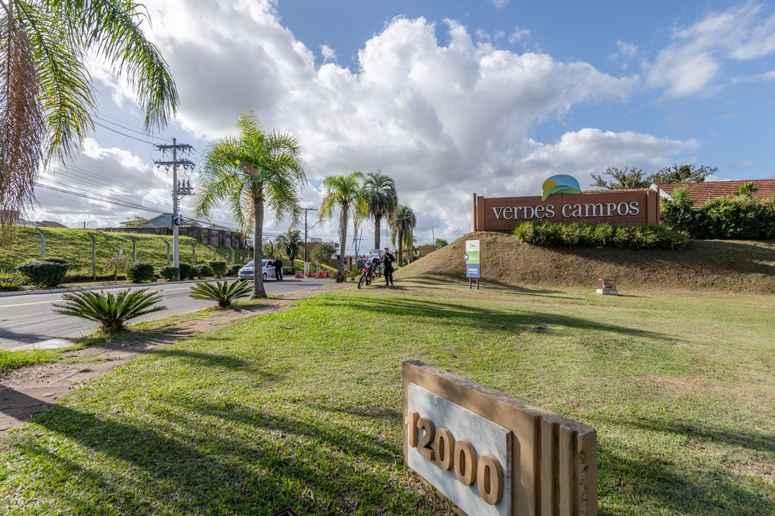 Entrada do Verdes Campos na Avenida Protásio Alves, número 12.000